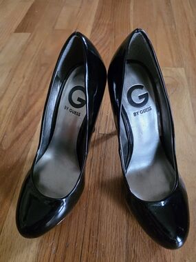 G by GUESS Women's Black Patent Leather Pointed-Toe Pumps